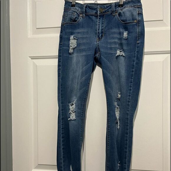 Ripped Jeans  - Picture 1 of 3